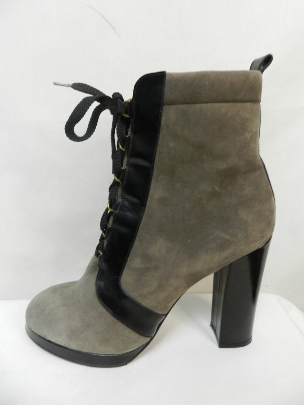 Marc Jacobs Suede w/ Patent Leather trim mid calf heeled boots Italy 40.5 US 9